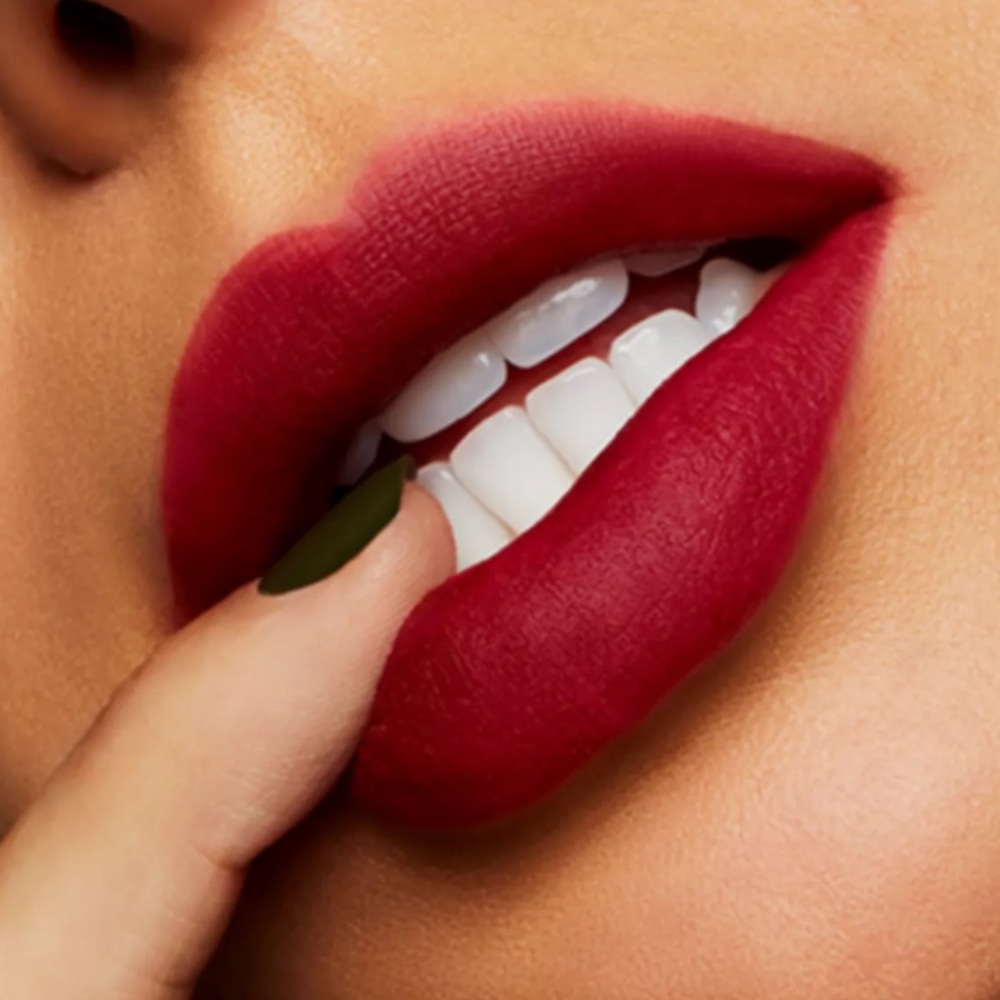 MAC Powder Kiss Liquid Lipcolour Make Love to the Camera - Picture 14 of 16
